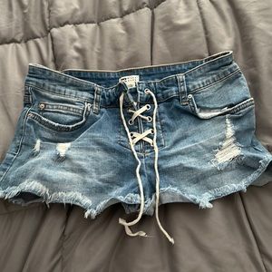Super cute low rise shorts